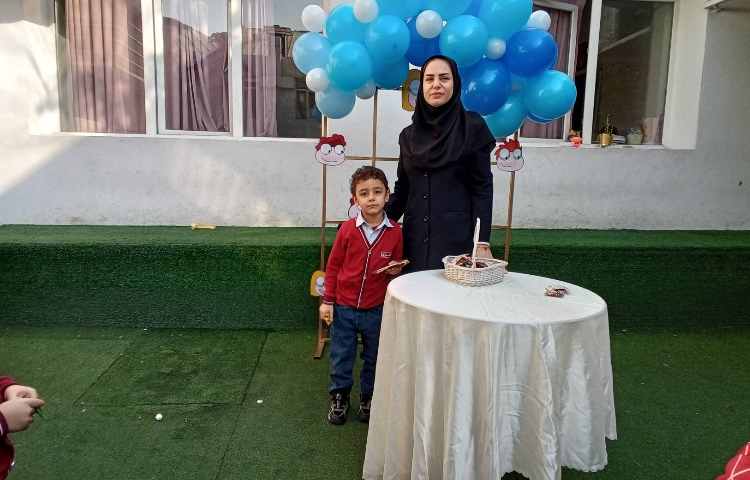 تجلیل از برگزیدگان مسابقه روزنامه دیواری امام شناسی 7