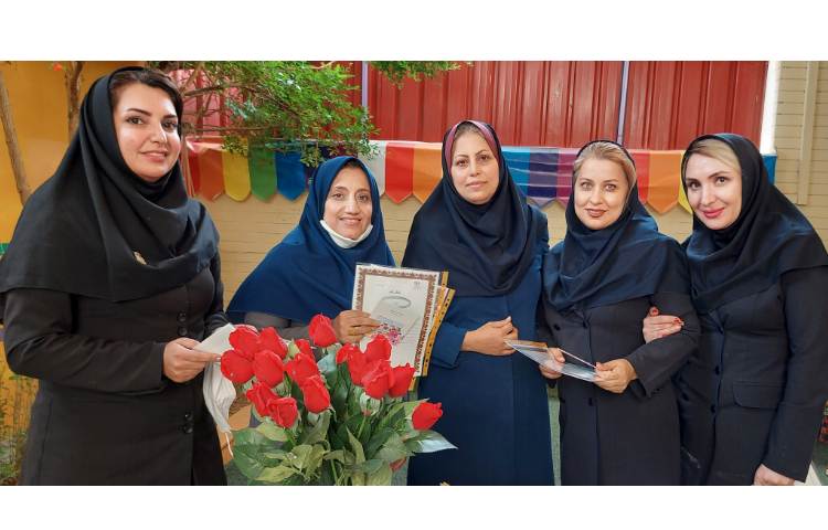 تجلیل از معلمان در روز معلم 2