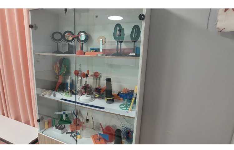 تجهیز کتابخانه، سایت و آزمایشگاه مدرسه 3