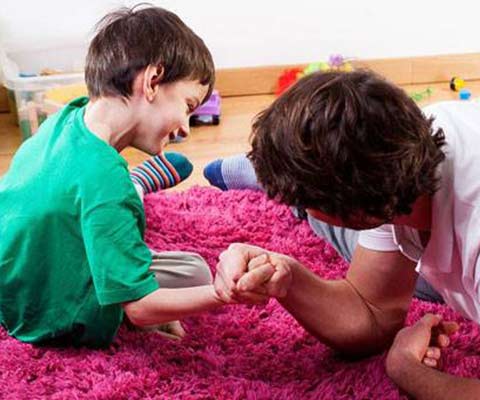 هنگام بازی با کودکان برنده شویم یا بازنده؟