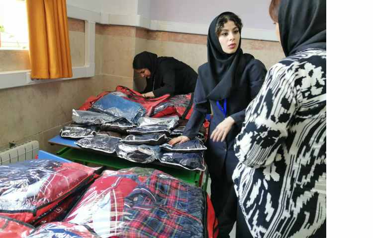 تحویل لباس فرم به اولیا همزمان با جلسه معارفه 2