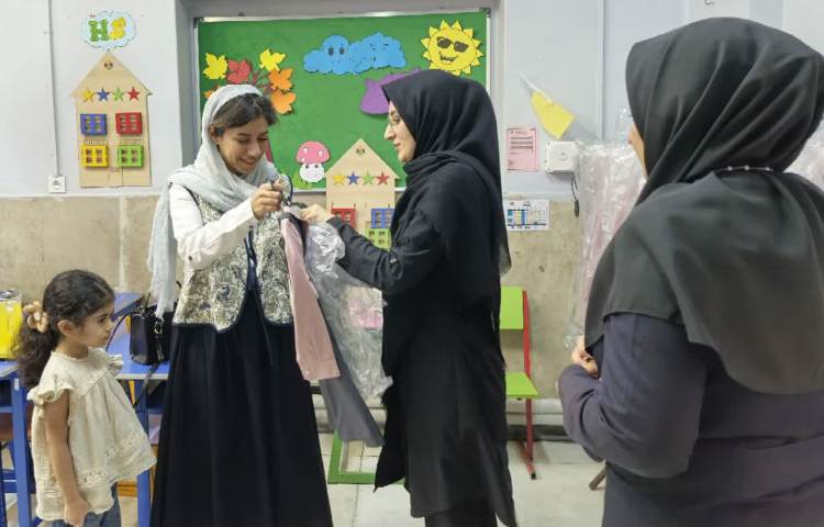 تحویل لباس فرم دبستان و سایزگیری لباس ورزشی 2