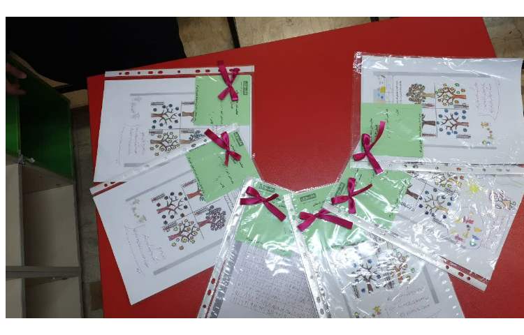 تحویل کاربرگ های تابستانی به دانش آموزان 4