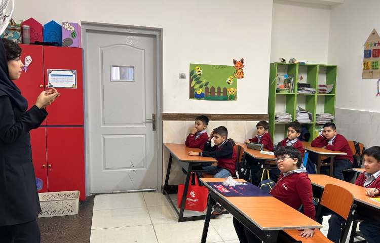 تحویل کارت امتیازِ کتاب داستان انگلیسی 1