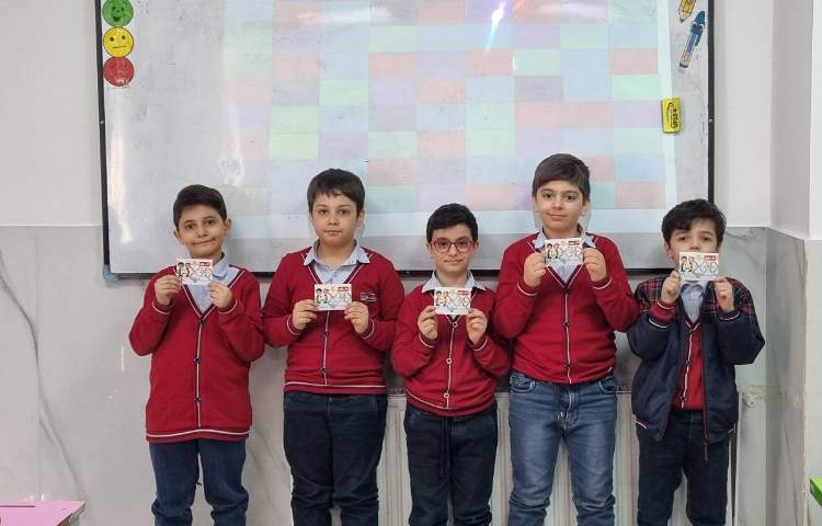 تحویل کارت امتیازِ کتاب داستان انگلیسی 2