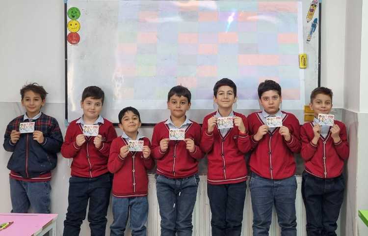 تحویل کارت امتیازِ کتاب داستان انگلیسی 3