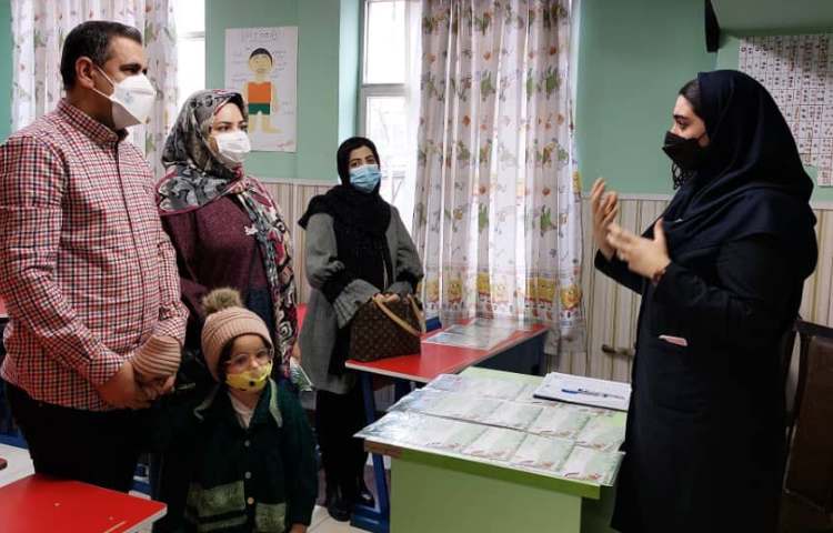 تحویل کارنامه نیمسال اول تحصیلی 12