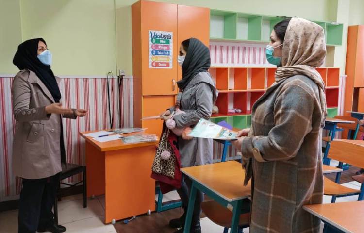 تحویل کارنامه نیمسال اول تحصیلی 13