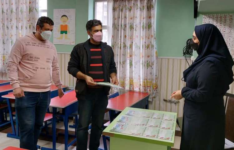 تحویل کارنامه نیمسال اول تحصیلی 17