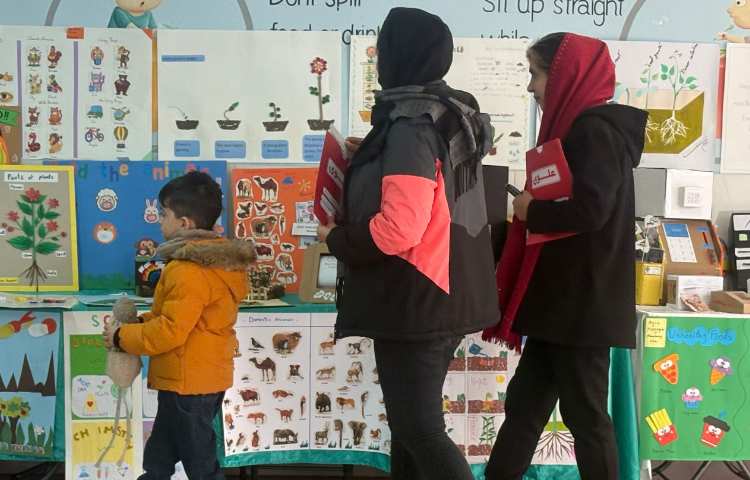 تحویل کارنامه نیمسال اول و بازدید از نمایشگاه فوق برنامه 11