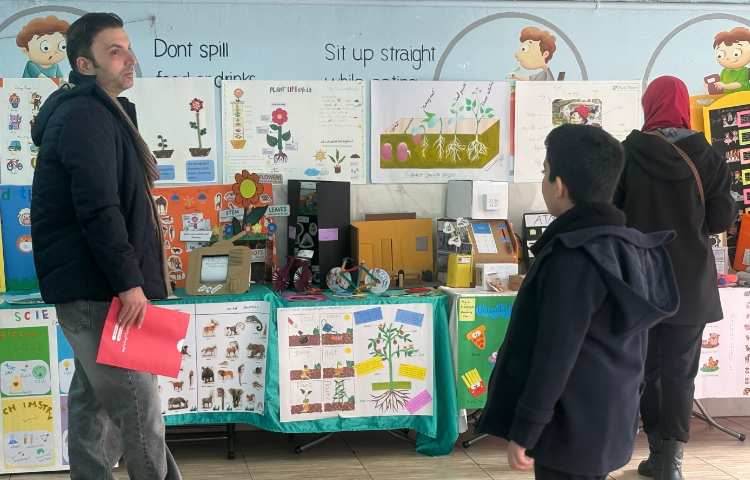 تحویل کارنامه نیمسال اول و بازدید از نمایشگاه فوق برنامه 2