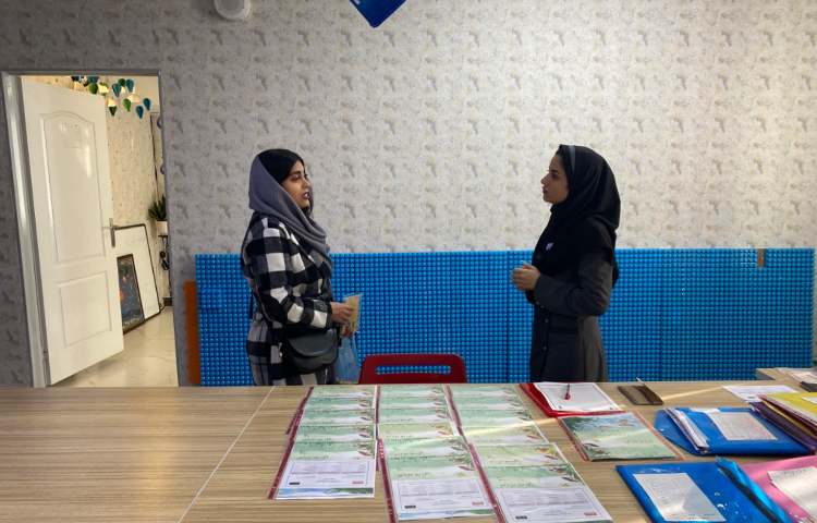 :تحویل کارنامه های نیم سال اول دانش آموزان توانمند علوی به اولیا گرامی 4