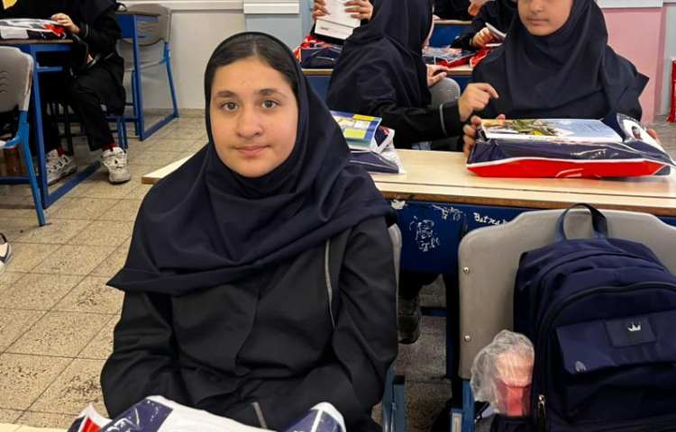 تحویل کتاب دانش آموزان 3