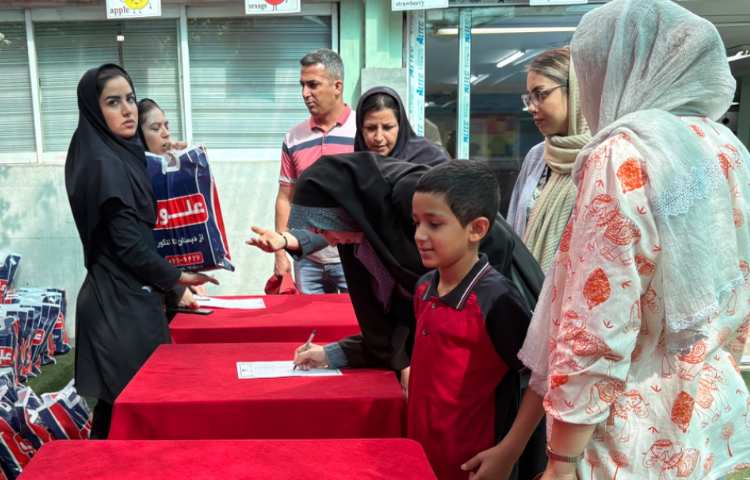 تحویل کتاب‌های درسی در جشنواره «یار مهربان» 1