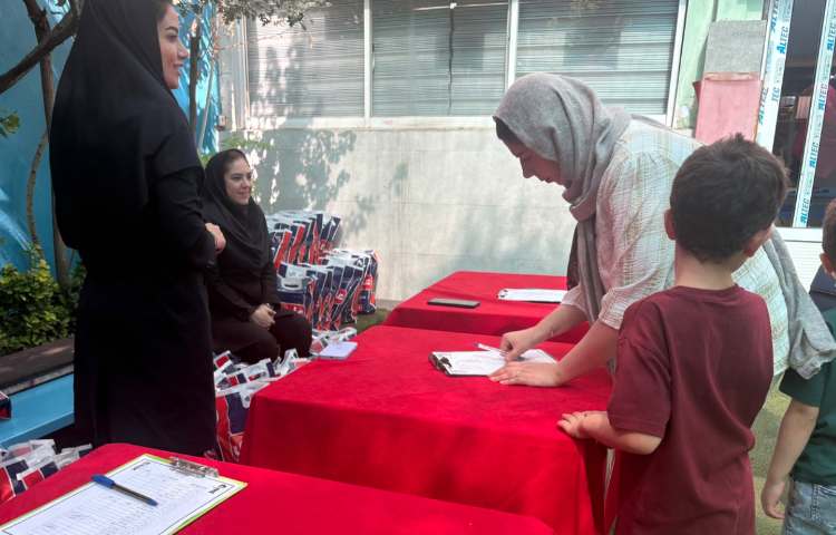 تحویل کتاب‌های درسی در جشنواره «یار مهربان» 10