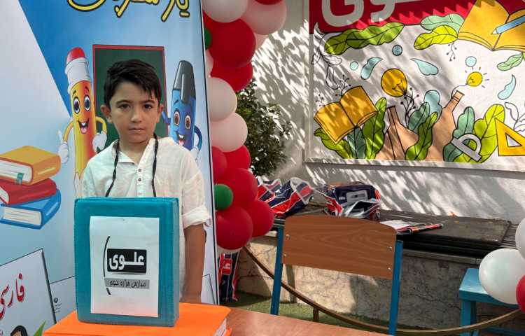 تحویل کتاب‌های درسی در جشنواره «یار مهربان» 12