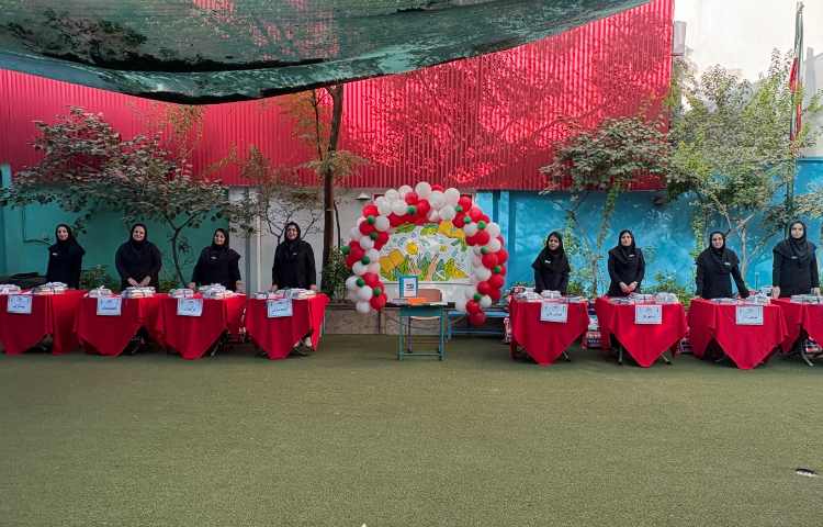 تحویل کتاب‌های درسی در جشنواره «یار مهربان» 16