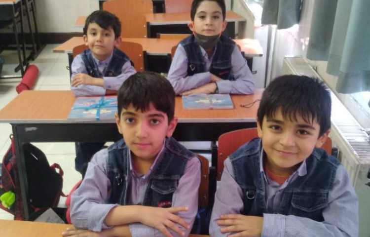 تحویل کتاب های ODI1 به زبان آموزان و معرفی شخصیت های کتابِ جدید 1