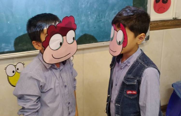 تحویل کتاب های ODI1 به زبان آموزان و معرفی شخصیت های کتابِ جدید 5