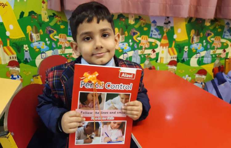 تحویل کتاب‌های Pencil Control 2