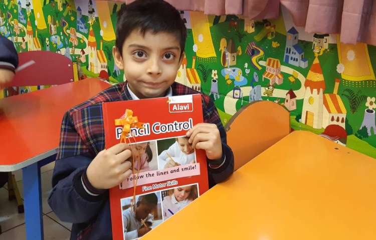 تحویل کتاب‌های Pencil Control 6