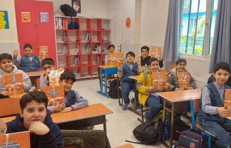 تحویل کتاب ODI2 به زبان آموزان 2