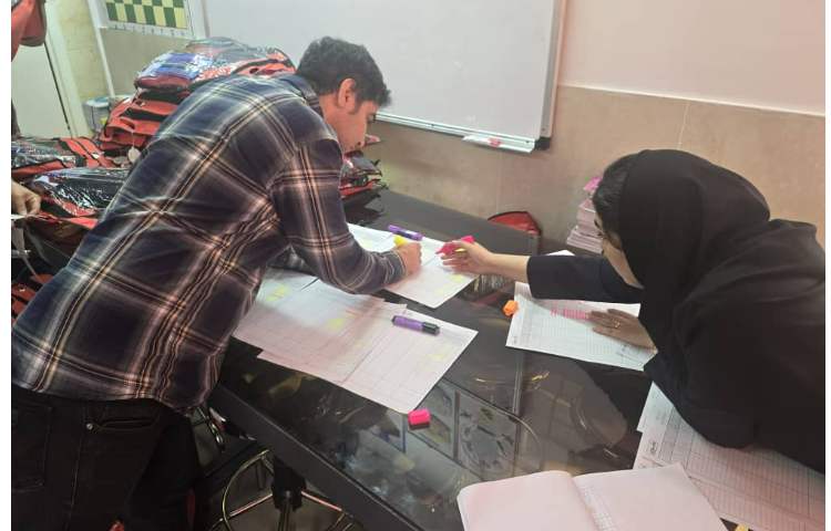 تحویل کتب، آماده سازی لباس فرم و مقدمات سال تحصیلی جدید 1