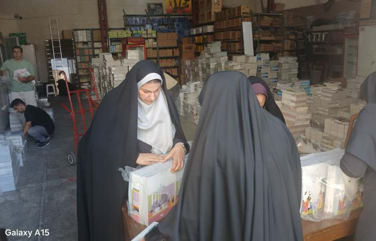 تحویل کتب دانش آموزی 3