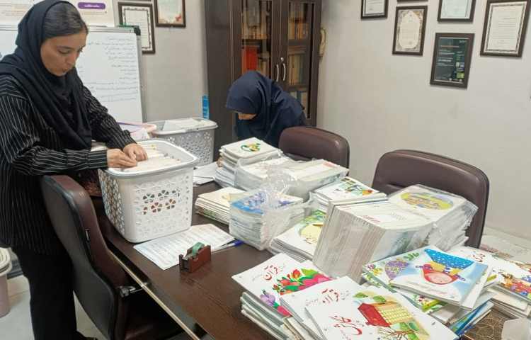 تحویل کتب دانش آموزی 5