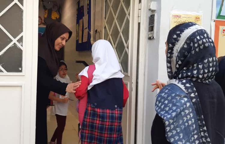 تحویل گرفتن دانش آموزان 2