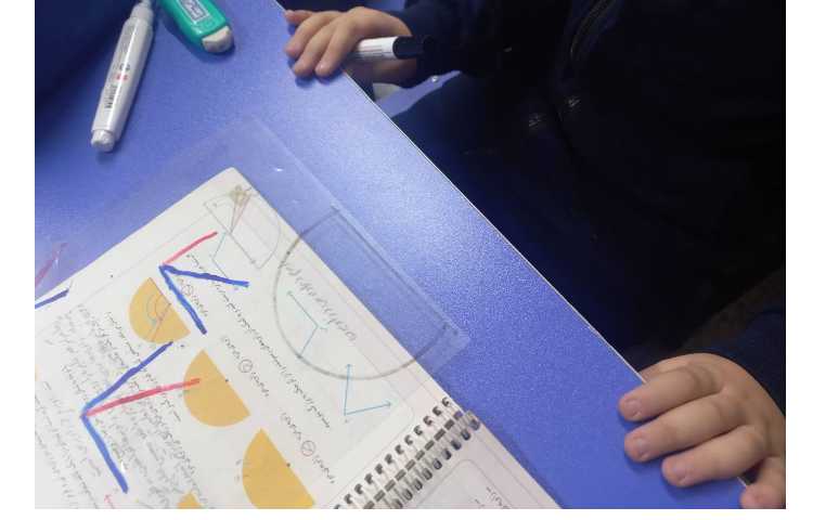 تدریس انواع زاویه و روش های مقایسه ی زاویه ها با یکدیگر به کمک نیم دایره ی طلقی شفاف 1