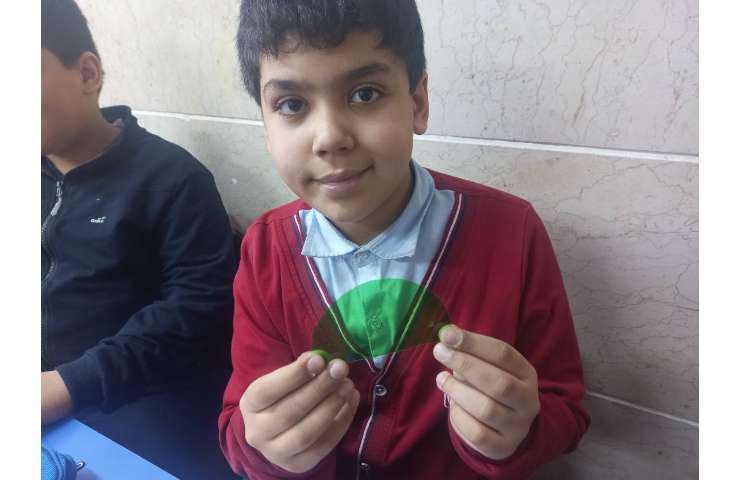 تدریس انواع زاویه و روش های مقایسه ی زاویه ها با یکدیگر به کمک نیم دایره ی طلقی شفاف 2