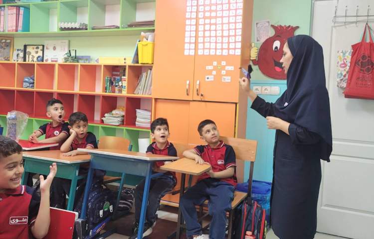 تدریس اولین لوحه با نمایش عروسکی و بازی 1