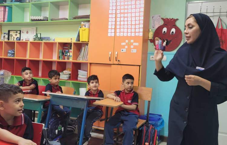 تدریس اولین لوحه با نمایش عروسکی و بازی 2