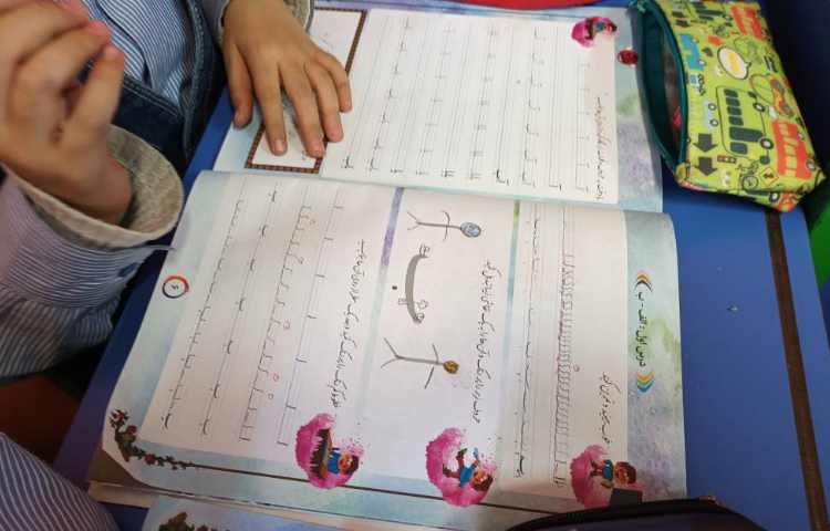 تدریس حروف آ.ب.کلاه الف.