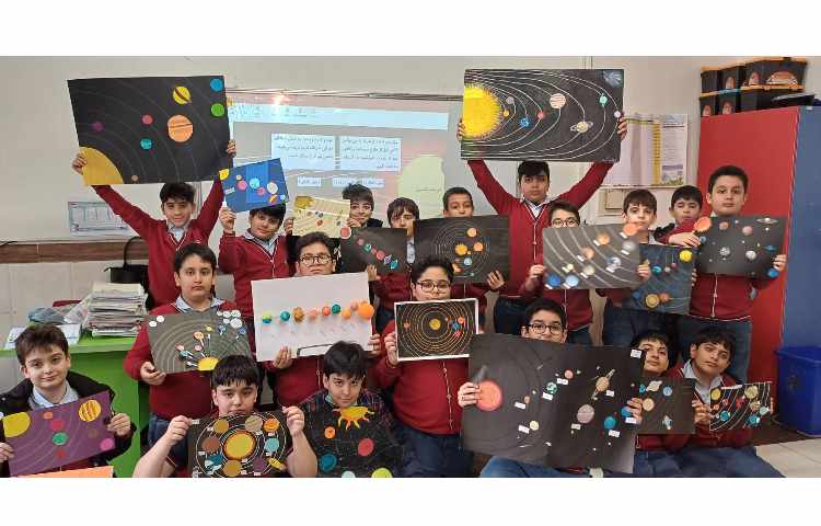 تدریس درس آسمان درشب و نمایش کاردستی دانش آموزان 1