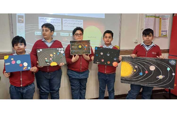 تدریس درس آسمان درشب و نمایش کاردستی دانش آموزان 2