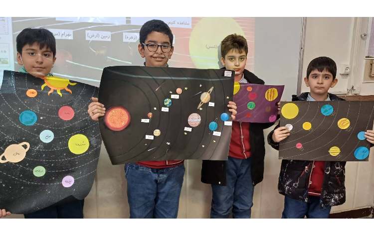 تدریس درس آسمان درشب و نمایش کاردستی دانش آموزان 5