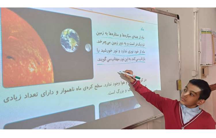 تدریس درس آسمان درشب و نمایش کاردستی دانش آموزان 6