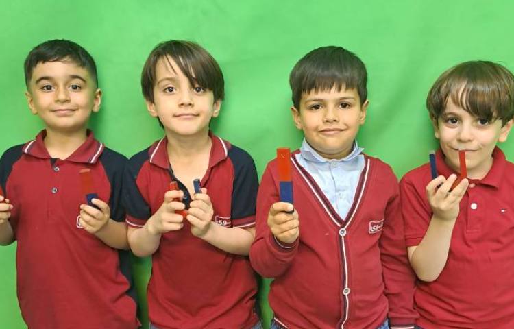 تدریس درس آهنربا در آزمایشگاه دبستان 1