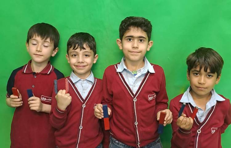 تدریس درس آهنربا در آزمایشگاه دبستان 4