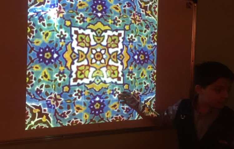 تدریس درس اصفهان با ارائه دانش آموز پایه ششم 2