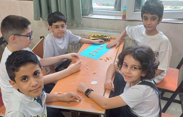 تدریس درس سلول علوم