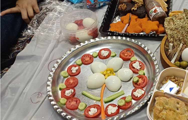 تدریس درس سلول ،همراه با صرف صبحانه در کلاس 4