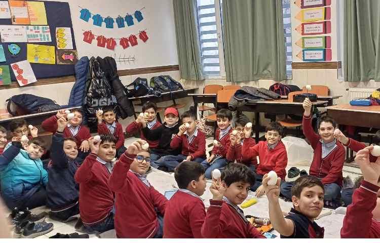 تدریس درس سلول ،همراه با صرف صبحانه در کلاس 5