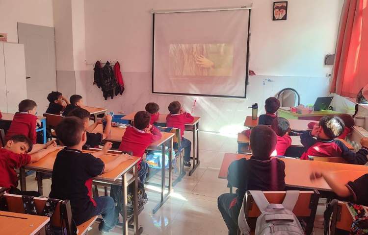 تدریس درس علوم مبحث( حواس پنج‌گانه) در کلاس اجرا شد. 2