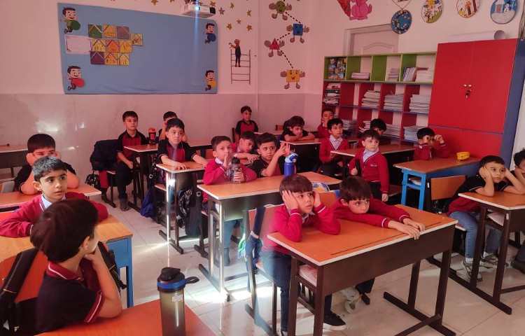 تدریس درس علوم مبحث( حواس پنج‌گانه) در کلاس اجرا شد.