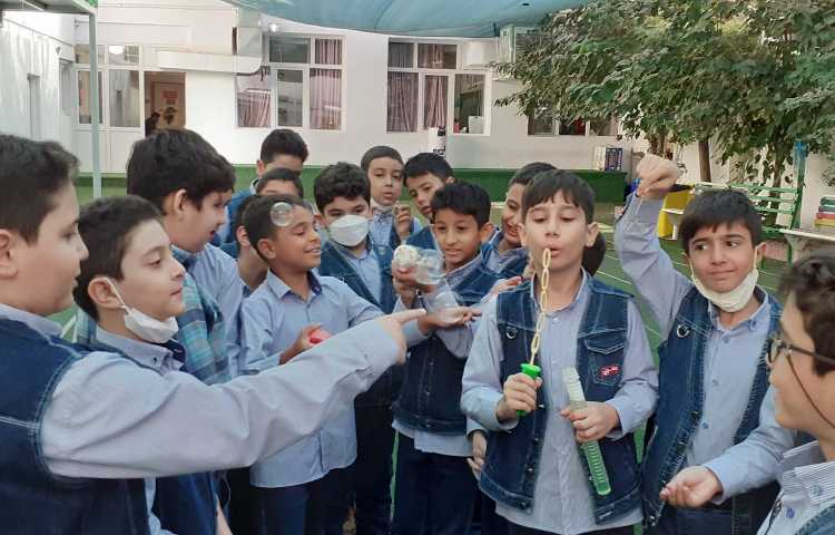 تدریس درس علوم و آزمایش حباب 3