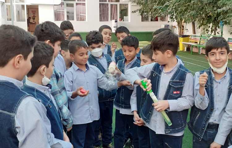 تدریس درس علوم و آزمایش حباب