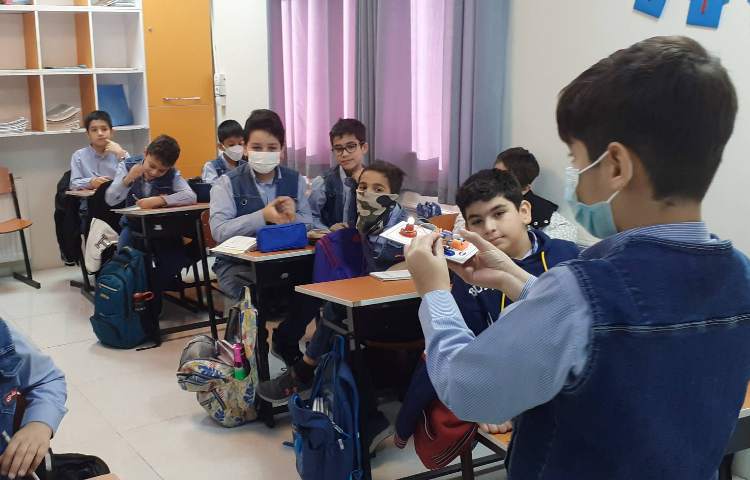 تدریس درس علوم و انجام آزمایش علوم